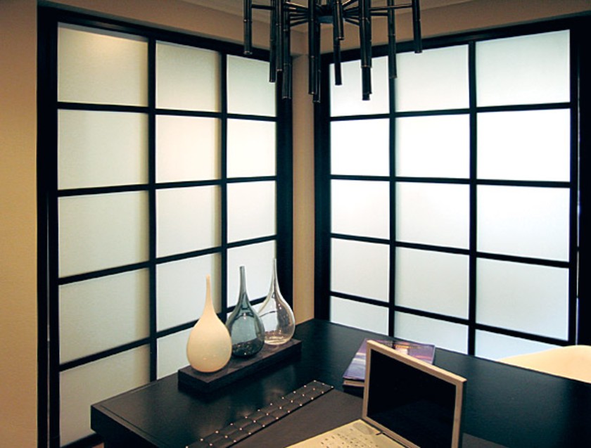 Угловая перегородка в японском стиле с матовым стеклом Кострома