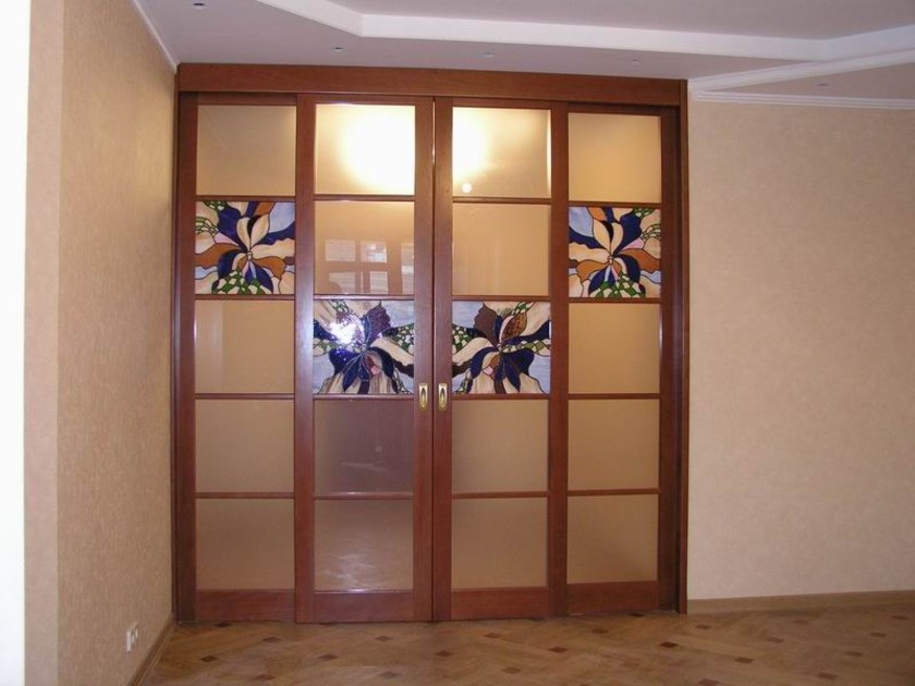 Перегородка с цветными стеклянными вставками Кострома