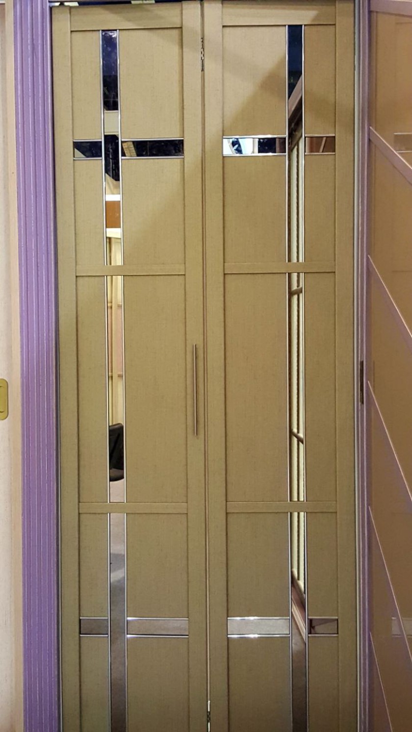 Двери гармошка шпонированные с зеркальным декором Кострома