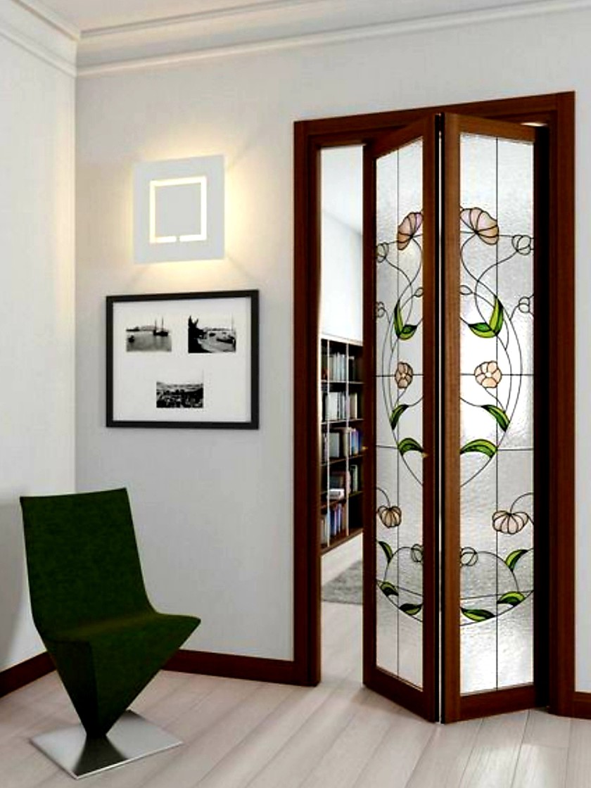 Двери гармошка с витражным декором Кострома